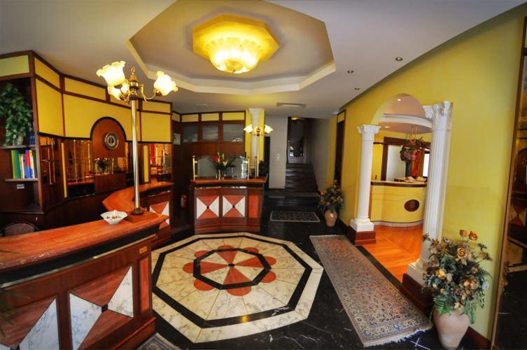 Hotel Regent - In Pieno Centro San Benedetto del Tronto Esterno foto
