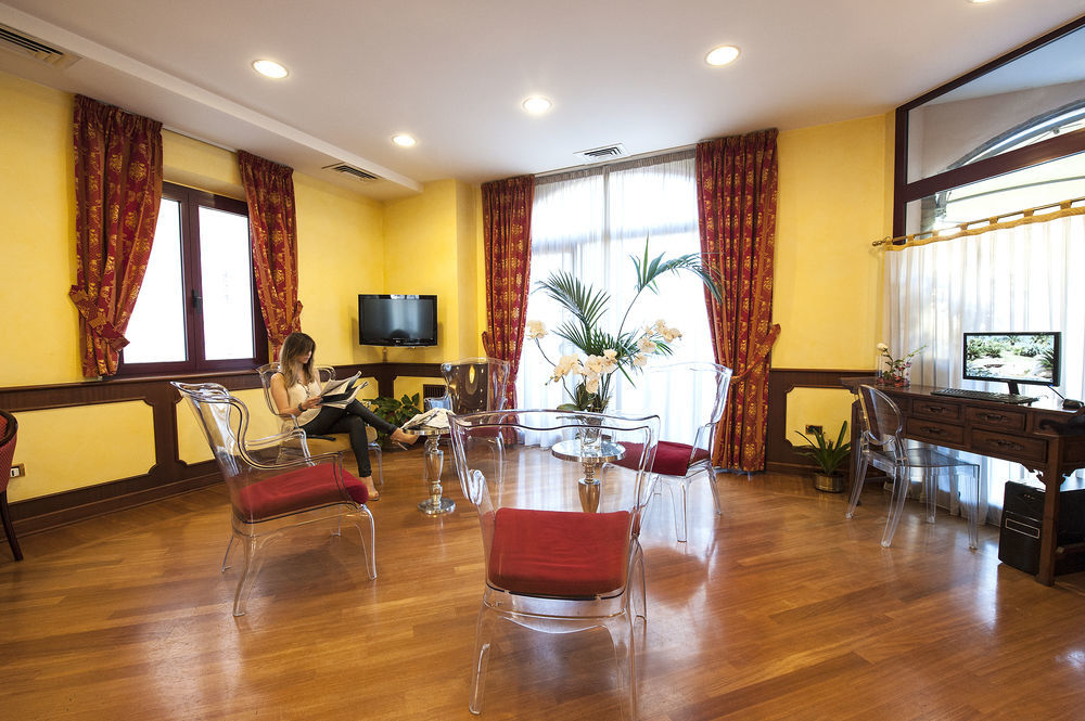 Hotel Regent - In Pieno Centro San Benedetto del Tronto Esterno foto
