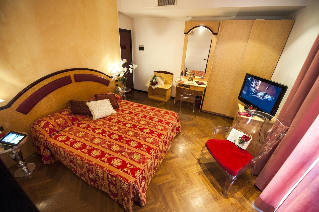 Hotel Regent - In Pieno Centro San Benedetto del Tronto Esterno foto