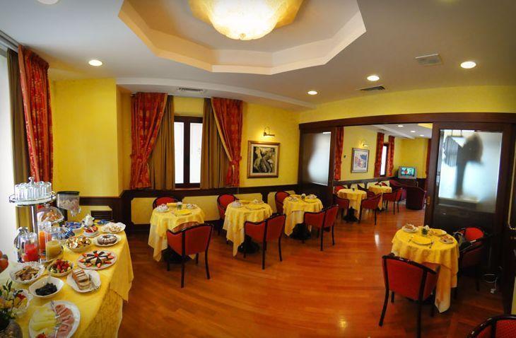 Hotel Regent - In Pieno Centro San Benedetto del Tronto Esterno foto