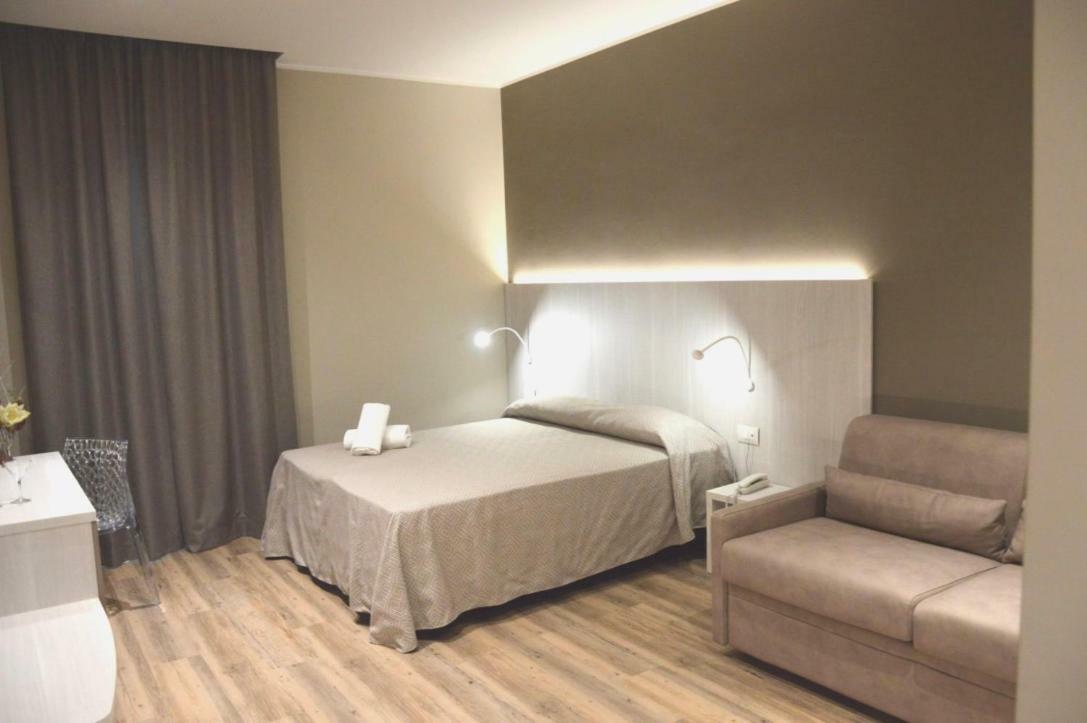 Hotel Regent - In Pieno Centro San Benedetto del Tronto Esterno foto