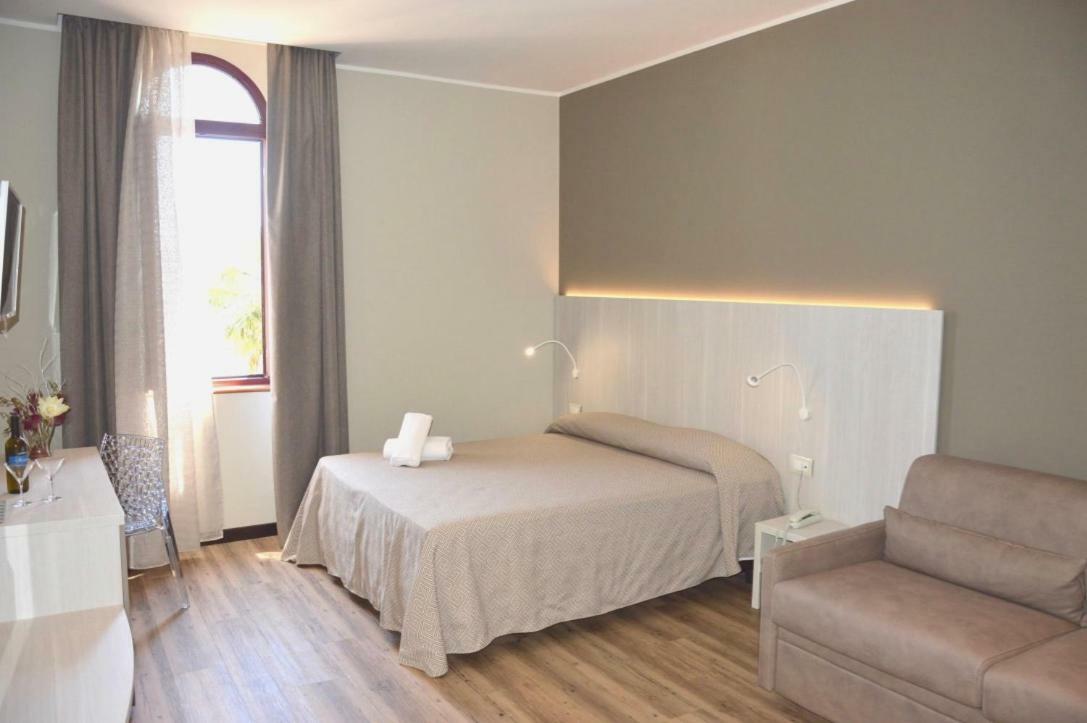 Hotel Regent - In Pieno Centro San Benedetto del Tronto Esterno foto