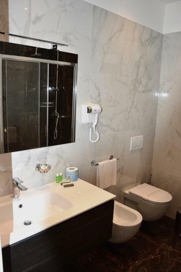 Hotel Regent - In Pieno Centro San Benedetto del Tronto Esterno foto