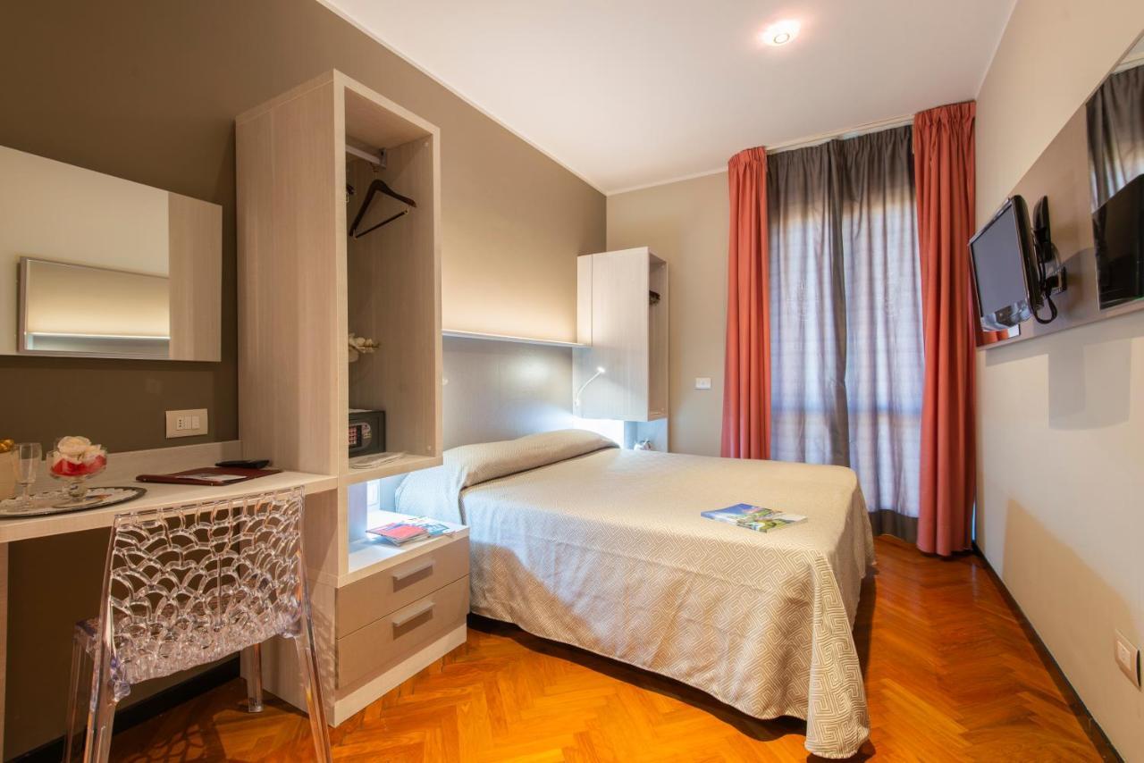 Hotel Regent - In Pieno Centro San Benedetto del Tronto Esterno foto