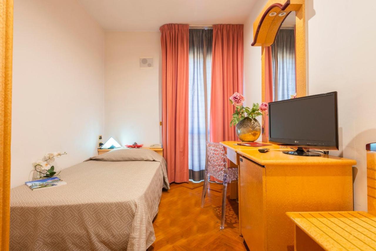 Hotel Regent - In Pieno Centro San Benedetto del Tronto Esterno foto