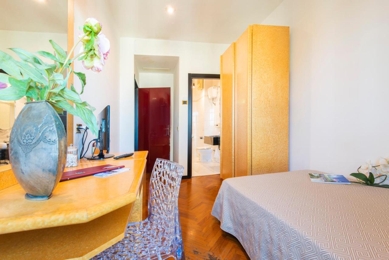 Hotel Regent - In Pieno Centro San Benedetto del Tronto Esterno foto
