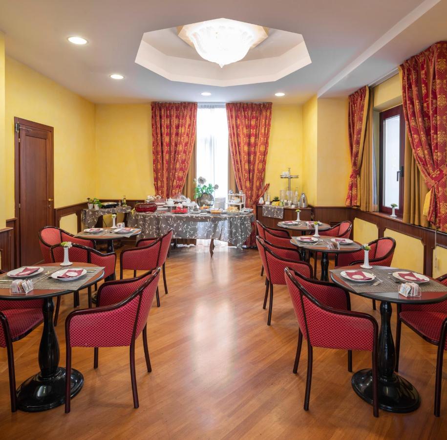 Hotel Regent - In Pieno Centro San Benedetto del Tronto Esterno foto